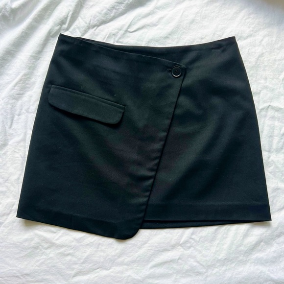 Asymmetric wrap front mini skirt - Picture 2 of 4